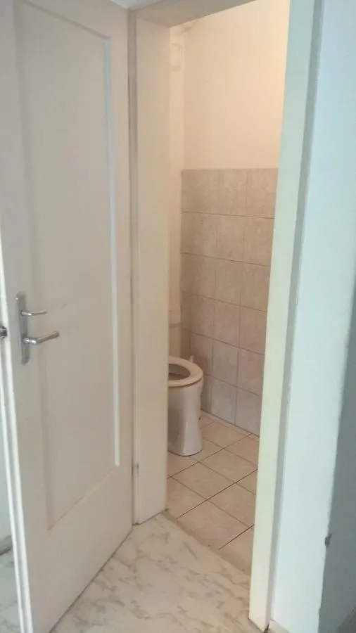 Schones Und Sonniges Balkonzimmer Graz Österrike
